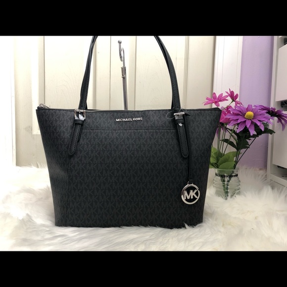 Michael Kors tote - Picture 7 of 8